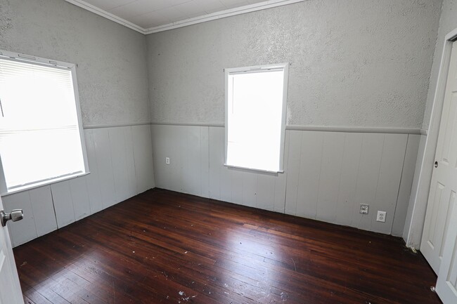 Building Photo - $500 off 1st full months rent.  ***Not Sec...