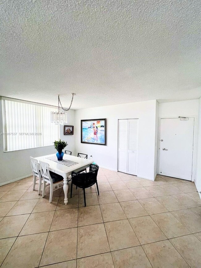 Building Photo - 300 Bayview Dr