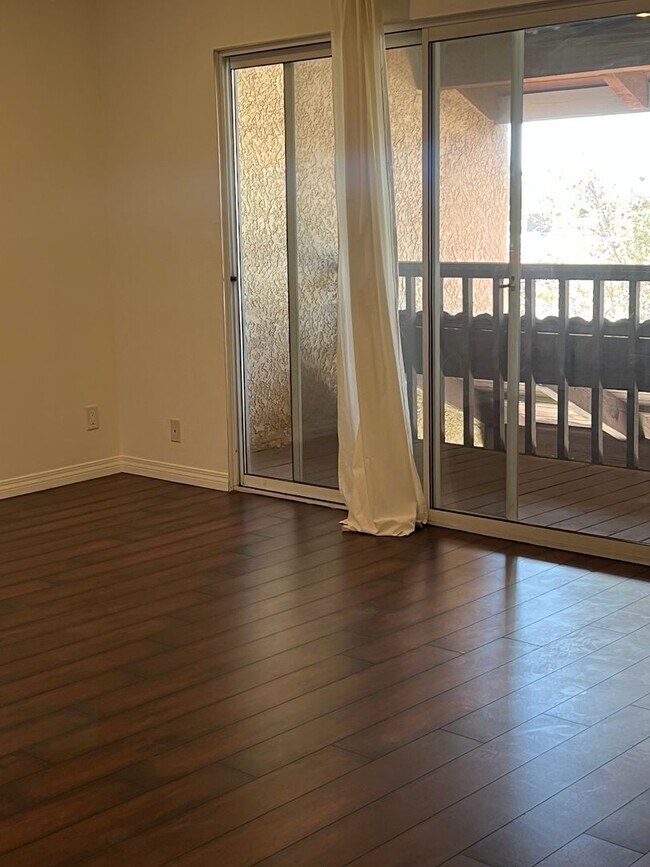 Building Photo - Cabrini 2 bedroom townhome