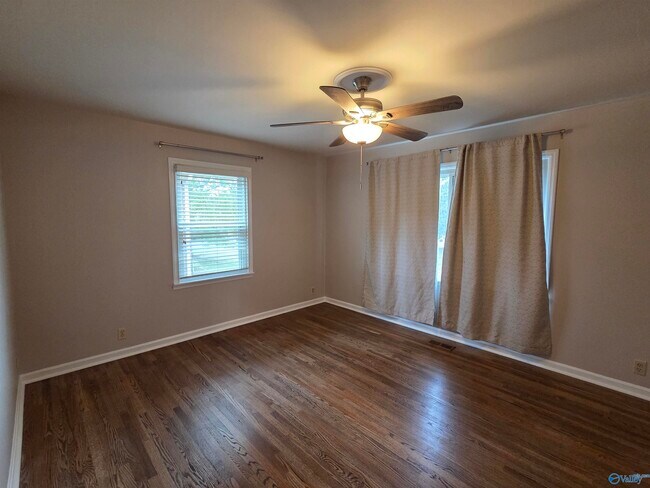 Building Photo - 907 Fagan Springs Dr SE