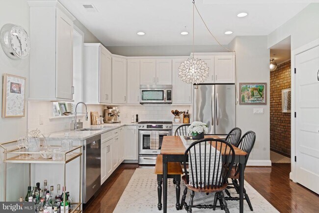 Building Photo - 1249 Kenyon St NW