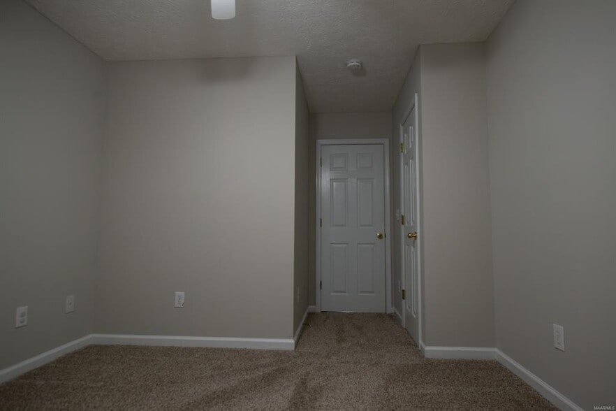 Building Photo - 325 James Dr