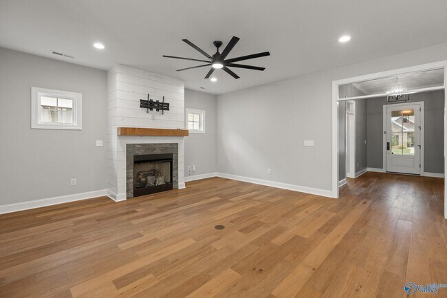 Building Photo - 26 Cobbs Cove Way SE