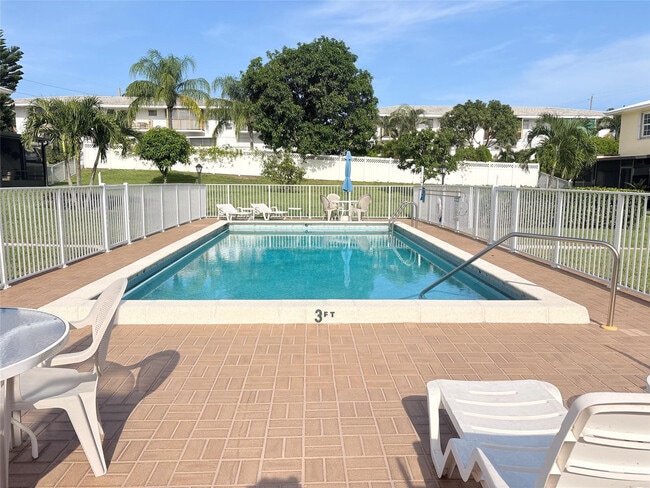 Building Photo - 60 SW 5th Ave