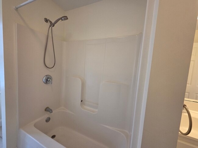 Building Photo - 70 River St