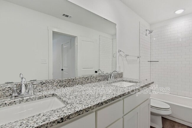 Building Photo - 101-103 E Bond St