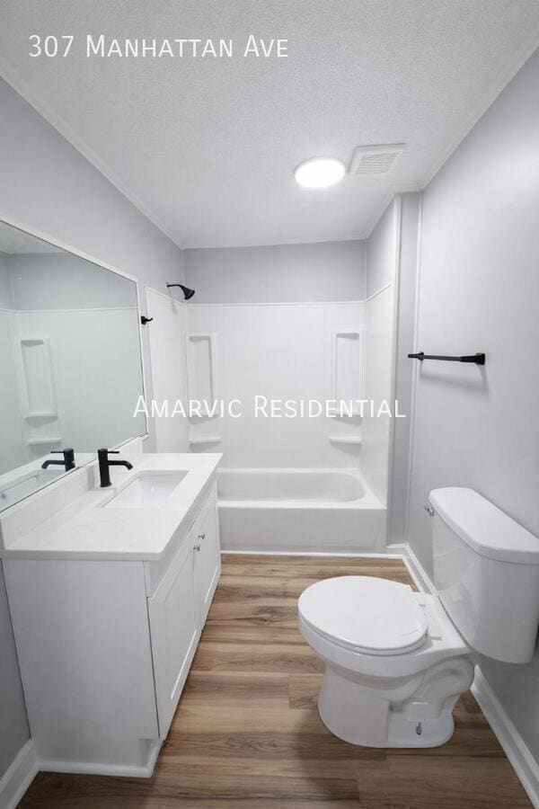 Building Photo - 307 Manhattan Ave