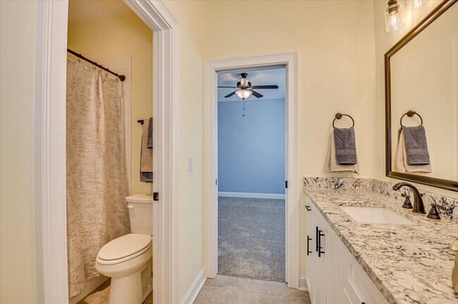 Building Photo - 3067 Rosewood Dr