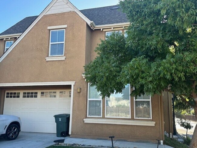 Building Photo - Beautiful Newer Home, Very Clean- Move In ...