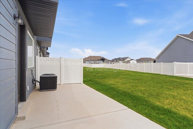 Building Photo - 3672 S 4525 W