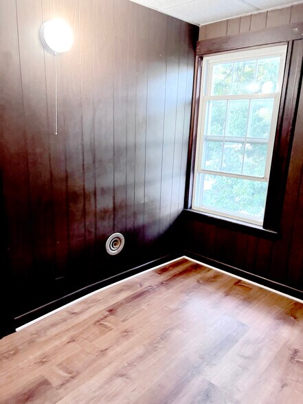 Front Bedroom - window - 96 Lawrence St