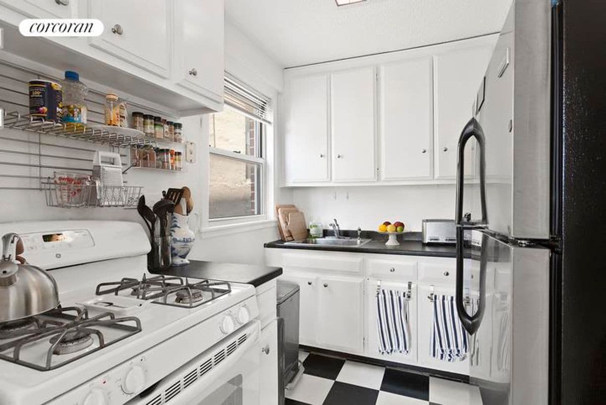 Building Photo - 77 E 12th St