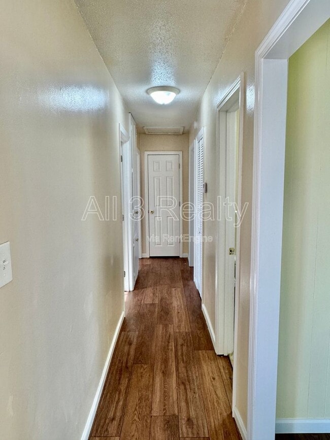 Building Photo - 641 Groveland Dr