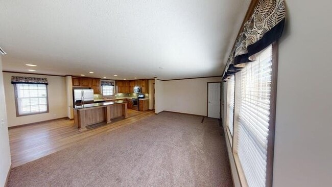 Building Photo - 140 American Ave