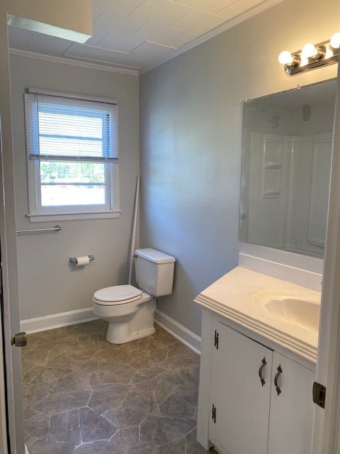 Building Photo - Duplex / Burlington