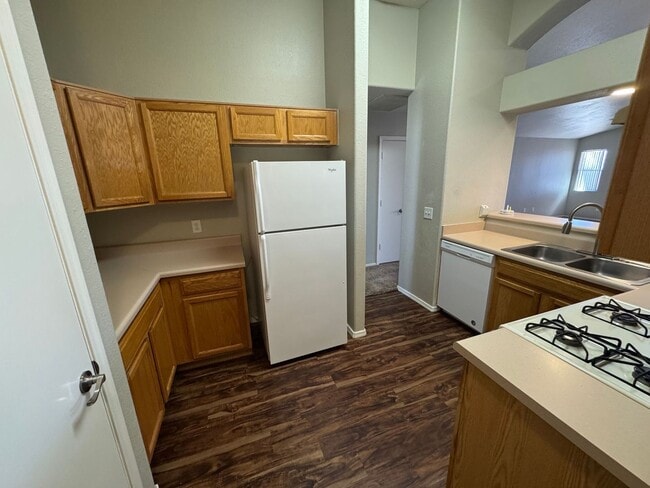 Building Photo - 3 Bedroom - 2 Bath - 1285 Sq. Ft.  - 2 Car Garage - Marana