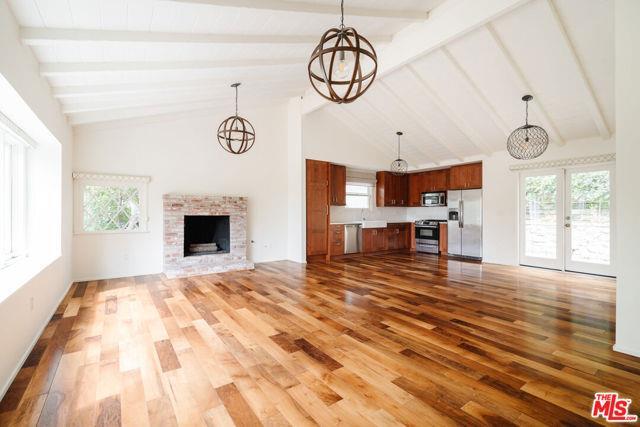 Building Photo - 2850 Nichols Canyon Rd