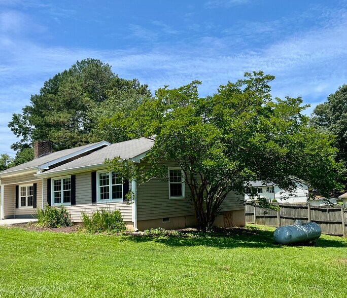 Building Photo - 9330 Wallace Tatum Rd