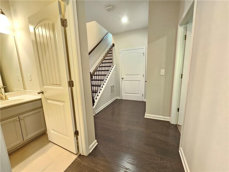 Building Photo - 871 Sunset Park Dr