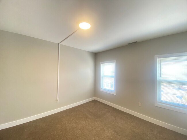 Building Photo - 7 Commercial St