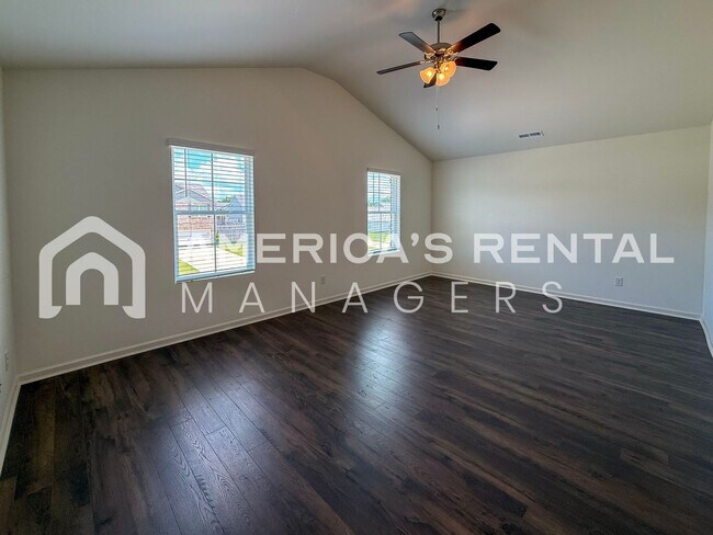 Building Photo - Move-in Special! Beautiful 5 Bed, 2 Bath h...