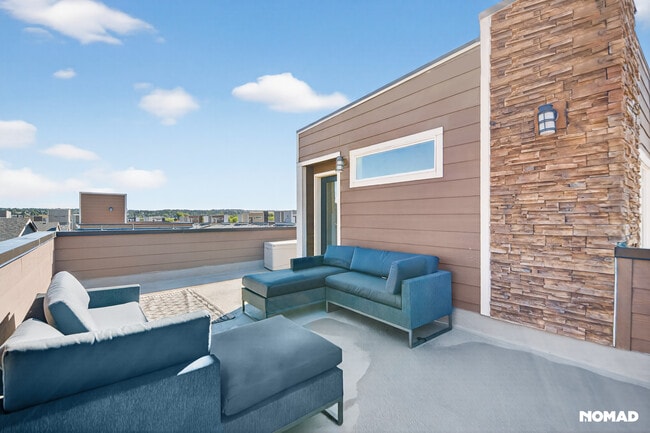 Building Photo - 15609 E Broncos Pl