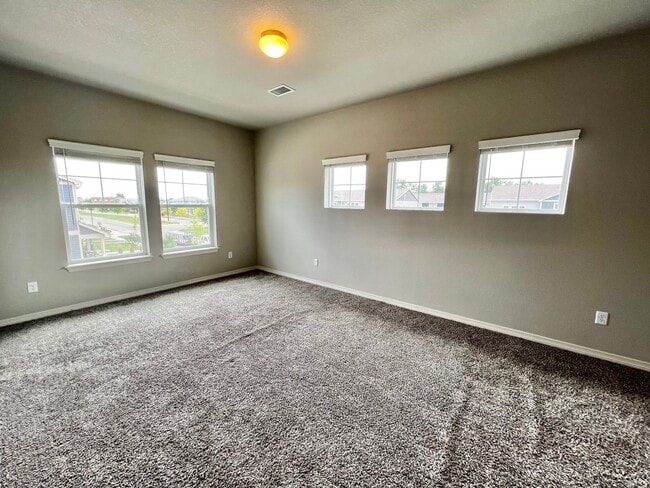 Building Photo - Beautiful 3 bed, 3 bath Townhome in West W...