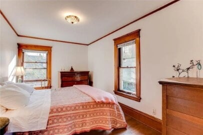 Building Photo - 980 6th St E