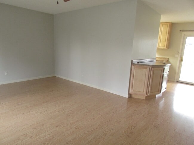 Building Photo - 3 BEDROOM + BONUS ROOOM | 2 BATH | HOUSE |...