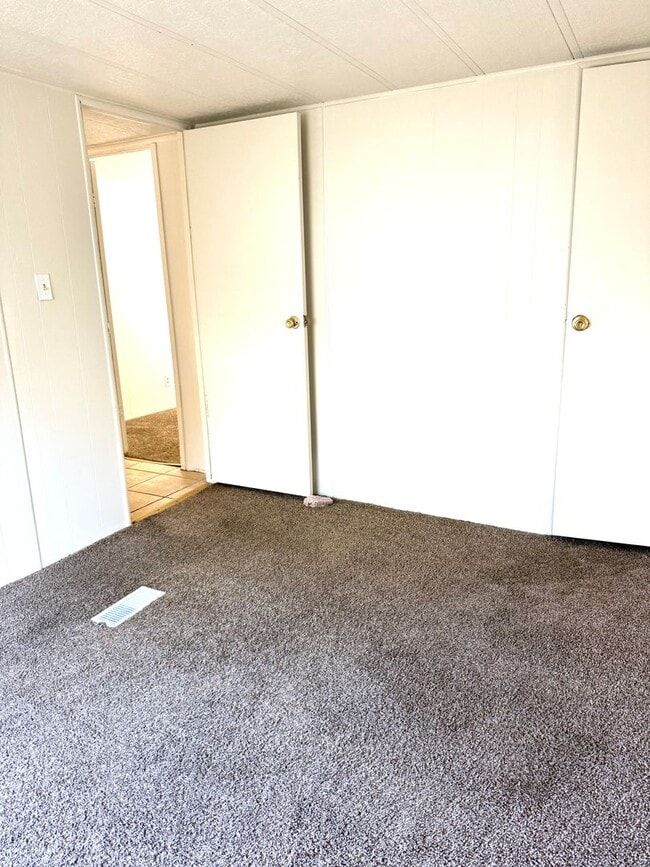 Building Photo - Beautiful Home with Quiet Location