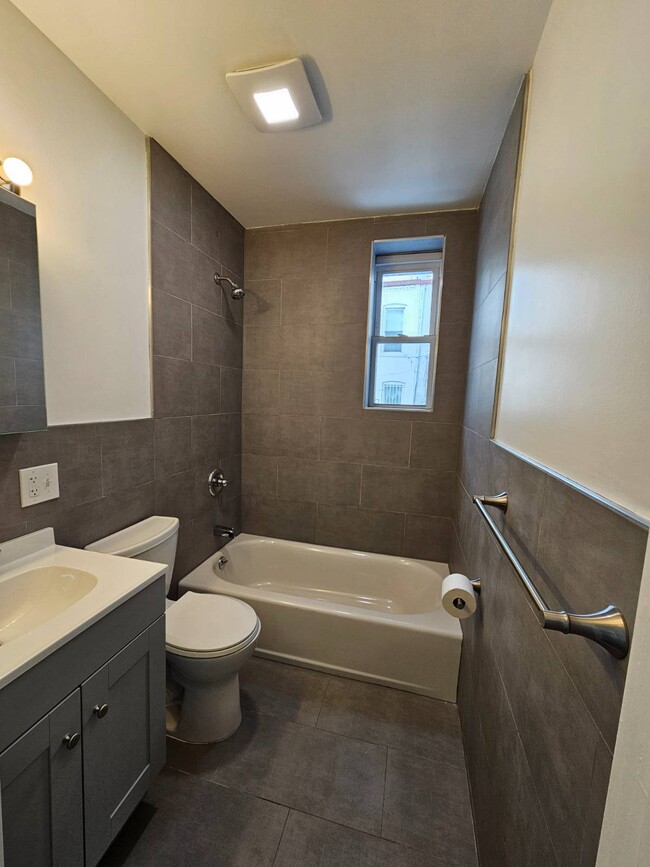 Building Photo - 312 E 26th St