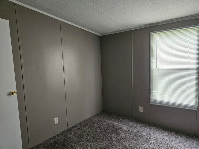 Building Photo - 38 Lynnwood Cir