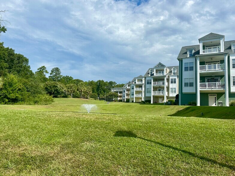Building Photo - 149 Breezes Dr