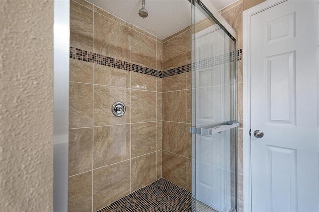 Building Photo - 2105 Vivian Dr