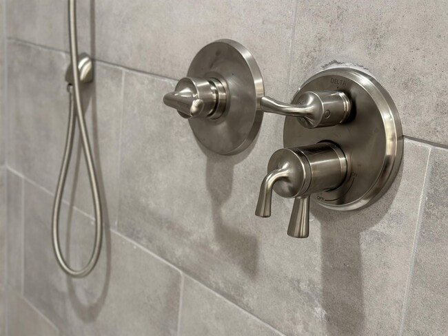 Building Photo - 109 Augusta St