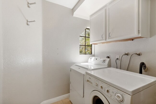 Building Photo - Top-Floor Condo in UTC – Updated and Move-...