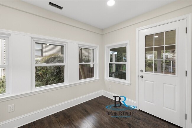 Building Photo - Renovated 2/1 Williams Park Smyrna across from Market Village! Fenced Yard and Pet Friendly