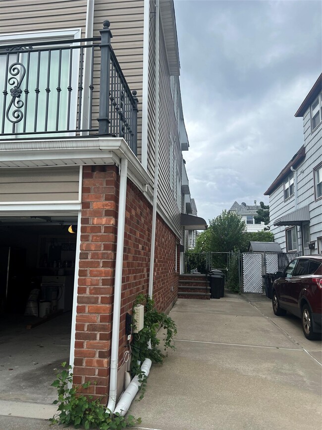 Primary Photo - 15-26-26 215th St