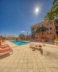 Building Photo - 511 Lucerne Ave