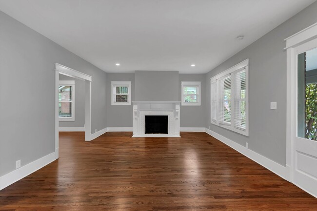 Building Photo - Total remodeled East Nashville Beauty!