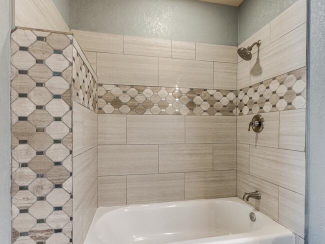 Building Photo - 1131 S Miles Ave