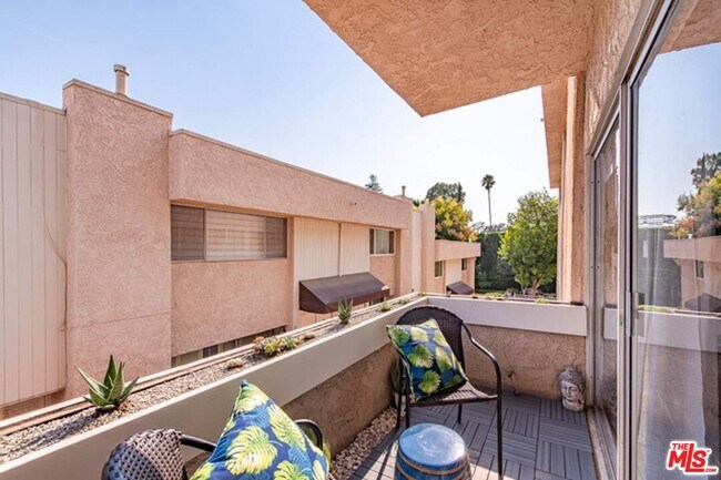 Building Photo - 5139 Balboa Blvd