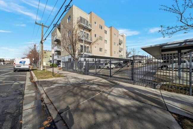 Building Photo - Secure + Trendy Salt Lake City Condo at a ...