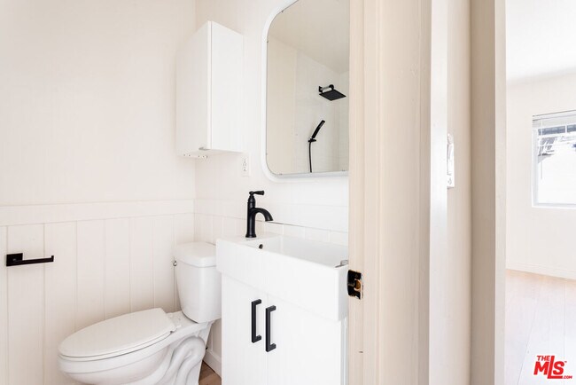 Building Photo - 1313 Ocean Front Walk