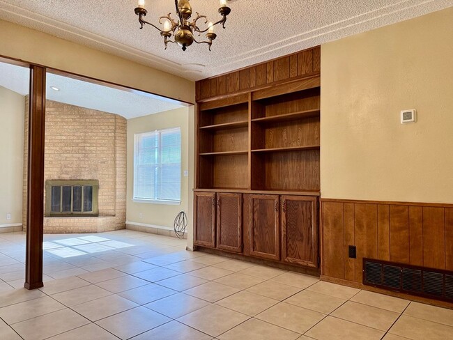 Building Photo - 3 Bedroom, 2 Bath Rental