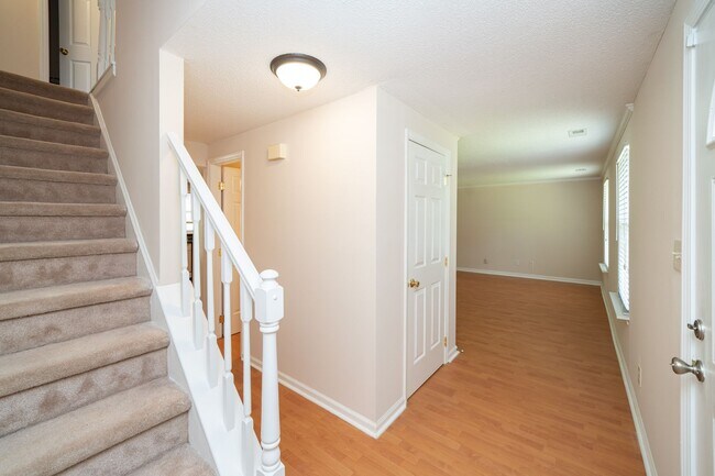 Building Photo - Spacious 3 bedroom home in desirable SW Durham! Super dog friendly with large fenced yard!