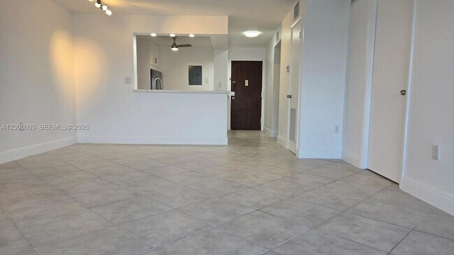 Building Photo - 110 S Shore Dr