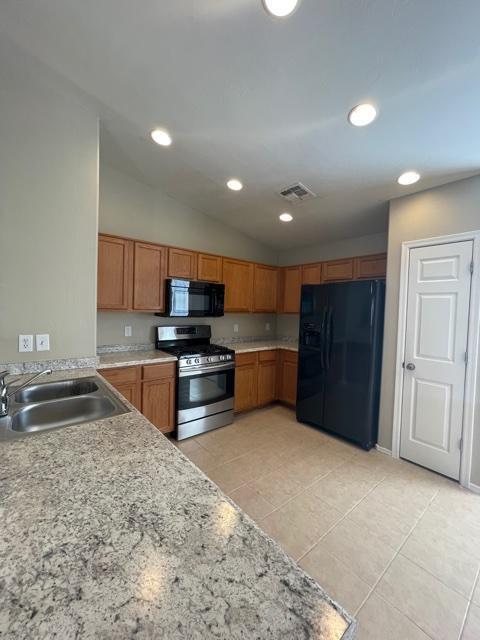 Building Photo - HOUSE FOR RENT