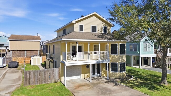 Building Photo - 818 Cedar Rd