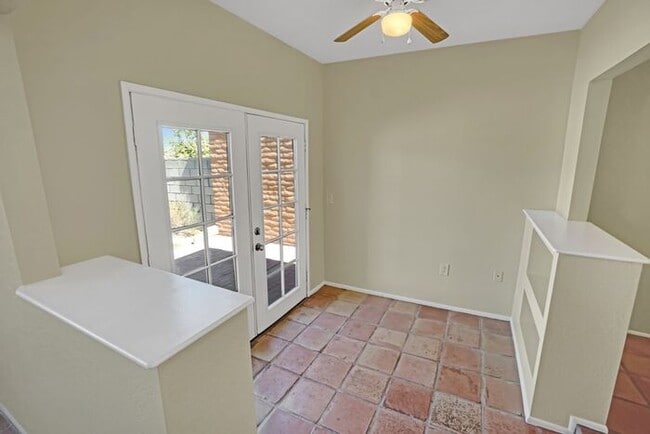 Building Photo - Vaulted Elegance in Old Spanish Trail